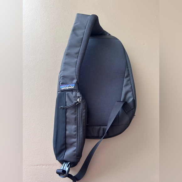 Patagonia Black Crossbody Belt Bag with Front Buckles - Picture 2 of 5